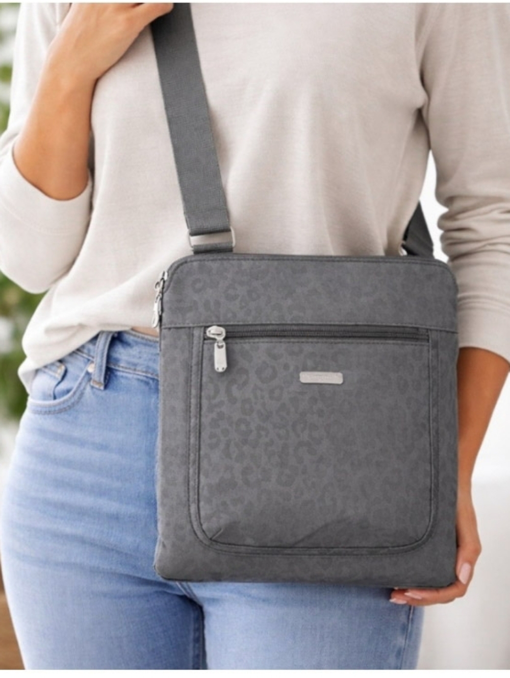 New HP Triple Compartment AntiTheft Nylon Crossbody Bag Baggallini Gray Cheetah